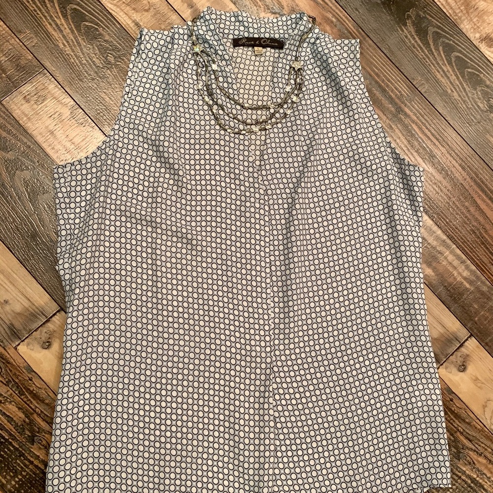 Fantastic sleeveless blouse!